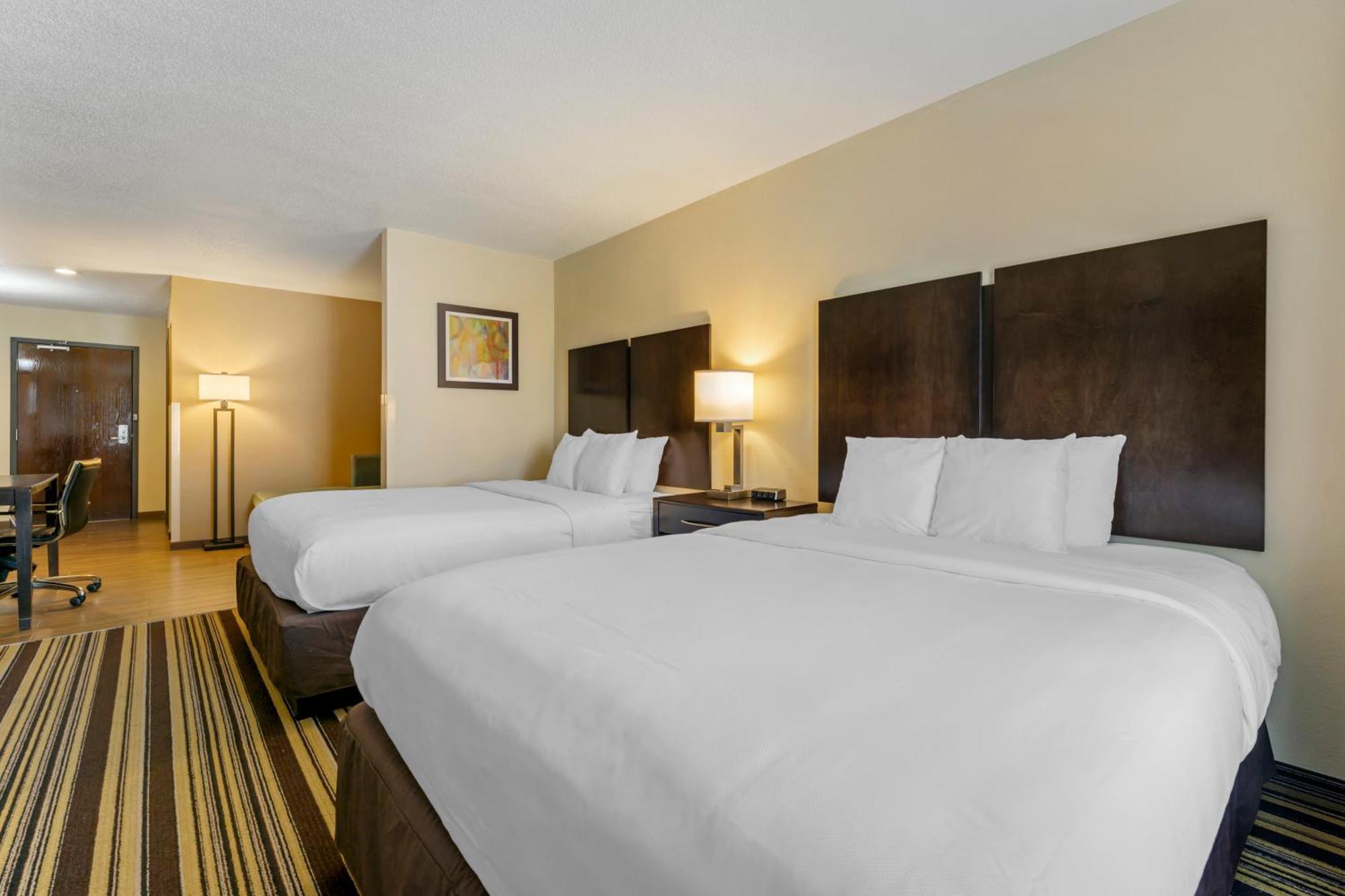 Comfort Inn & Suites Triadelphia Exterior foto