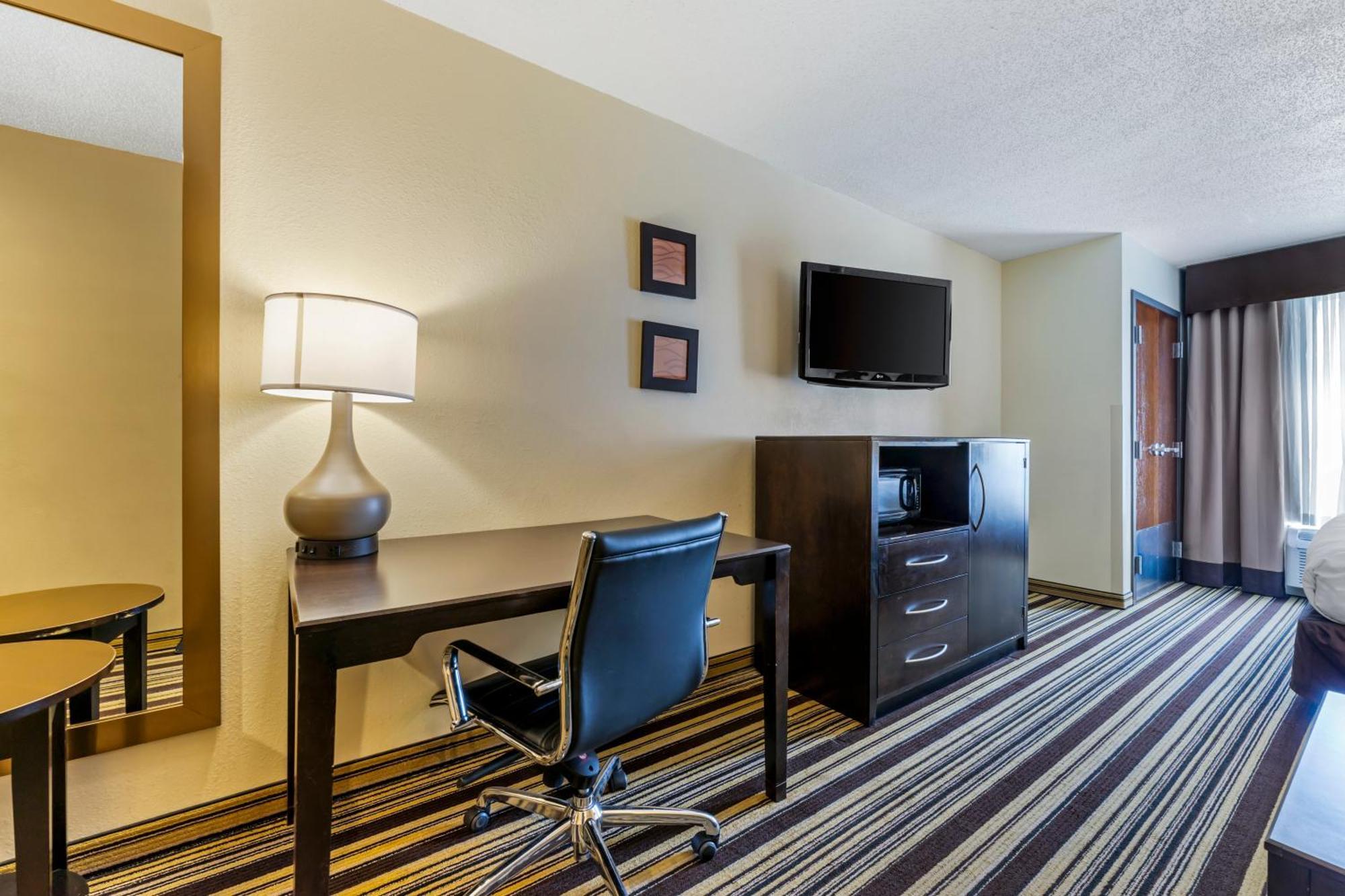 Comfort Inn & Suites Triadelphia Exterior foto